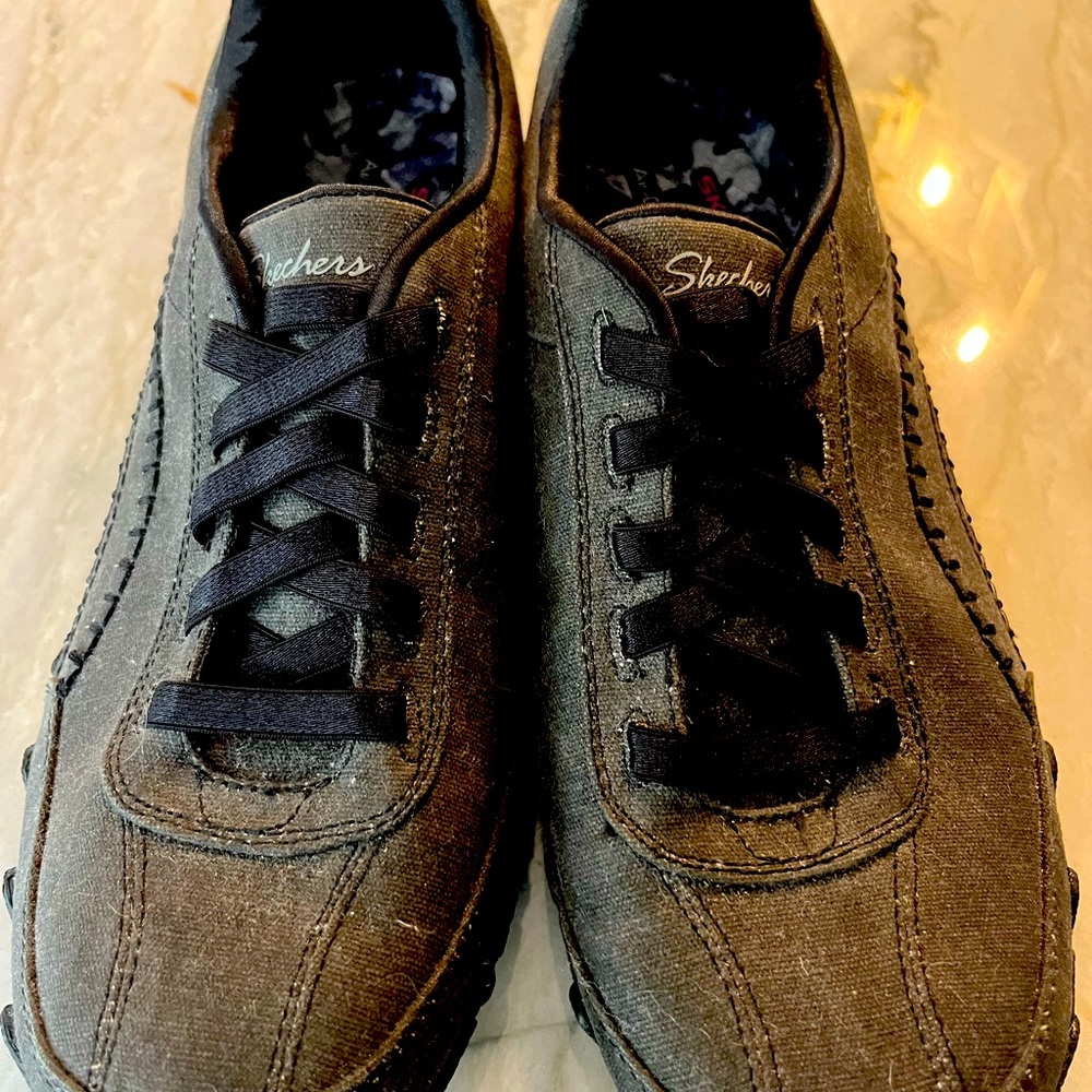 Skechers memory foam slip ons size 8.5.